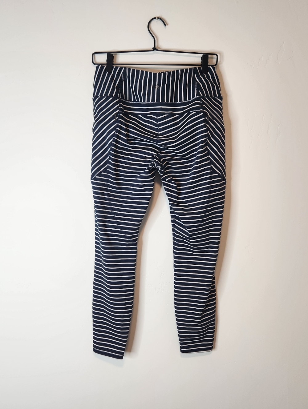 Athleta Powerlift Tight Size Medium - Picture 3 of 7